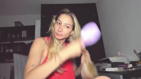 Snapshot of danikrosse chatting on 10, 12, 2024 Danik online show from 10, 12, 2024