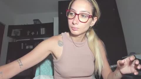 Snapshot of danikrosse chatting on 12, 12, 2024 Danik online show from 12, 12, 2024