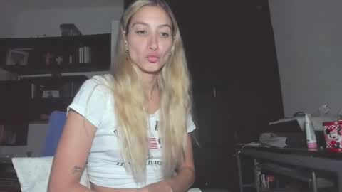 Snapshot of danikrosse chatting on 16, 12, 2024 Danik online show from 16, 12, 2024