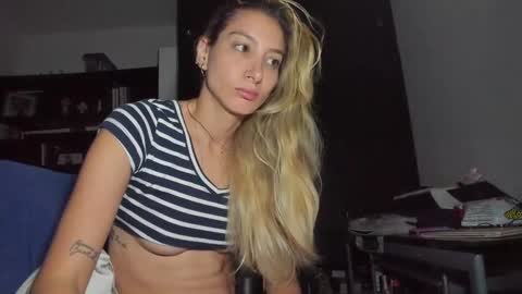 Snapshot of danikrosse chatting on 22, 12, 2024 Danik online show from 22, 12, 2024