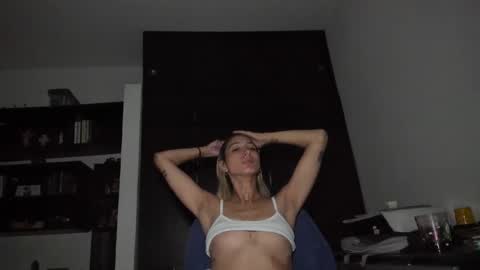Snapshot of danikrosse chatting on 29, 12, 2024 Danik online show from 29, 12, 2024