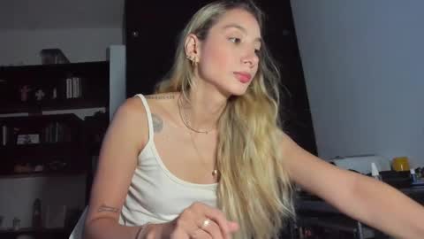 Snapshot of danikrosse chatting on 2, 1, 2025 Danik online show from 2, 1, 2025