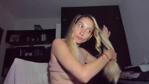 Snapshot of danikrosse chatting on 15, 1, 2025 Danik online show from 15, 1, 2025