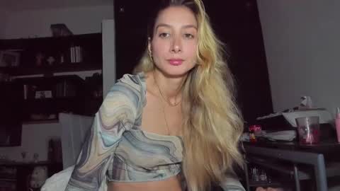 Snapshot of danikrosse chatting on 25, 1, 2025 Danik online show from 25, 1, 2025