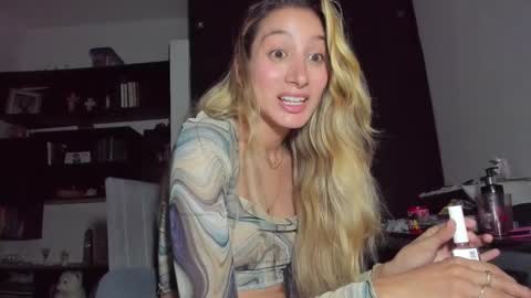 Snapshot of danikrosse chatting on 25, 1, 2025 Danik online show from 25, 1, 2025