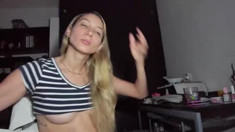 Snapshot of danikrosse chatting on 26, 1, 2025 Danik online show from 26, 1, 2025