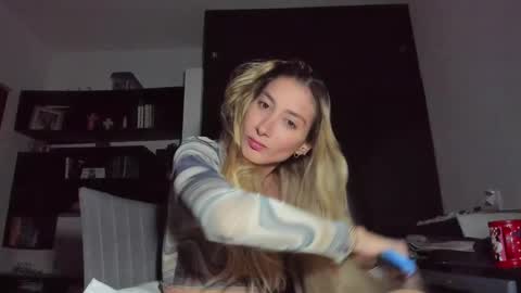 Snapshot of danikrosse chatting on 27, 1, 2025 Danik online show from 27, 1, 2025