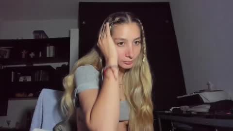 Snapshot of danikrosse chatting on 1, 2, 2025 Danik online show from 1, 2, 2025