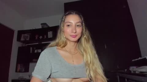 Snapshot of danikrosse chatting on 1, 2, 2025 Danik online show from 1, 2, 2025
