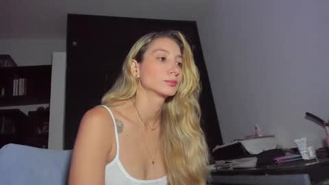 Snapshot of danikrosse chatting on 5, 2, 2025 Danik online show from 5, 2, 2025