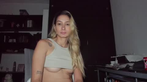 Snapshot of danikrosse chatting on 11, 2, 2025 Danik online show from 11, 2, 2025