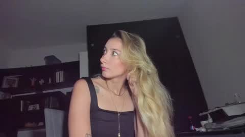 Snapshot of danikrosse chatting on 13, 2, 2025 Danik online show from 13, 2, 2025