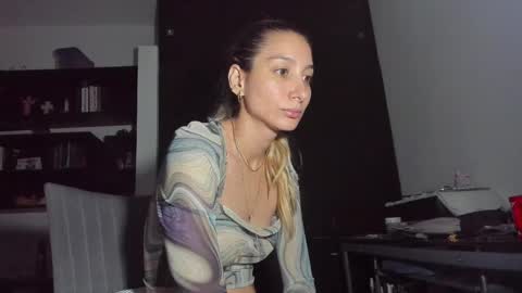 Snapshot of danikrosse chatting on 24, 2, 2025 Danik online show from 24, 2, 2025
