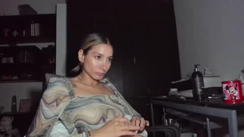 Snapshot of danikrosse chatting on 24, 2, 2025 Danik online show from 24, 2, 2025