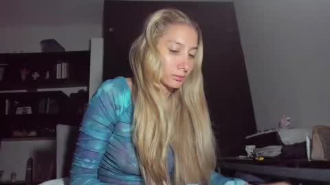 Snapshot of danikrosse chatting on 3, 3, 2025 Danik online show from 3, 3, 2025