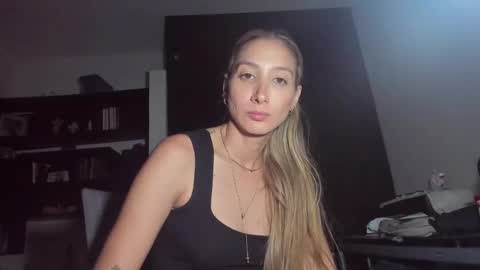 Snapshot of danikrosse chatting on 5, 3, 2025 Danik online show from 5, 3, 2025