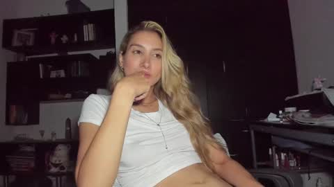 Snapshot of danikrosse chatting on 12, 3, 2025 Danik online show from 12, 3, 2025