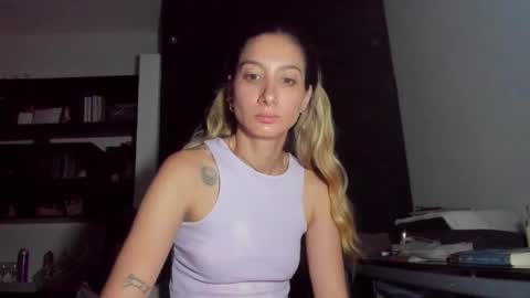 Snapshot of danikrosse chatting on 11, 9, 2025 Danik online show from 11, 9, 2025