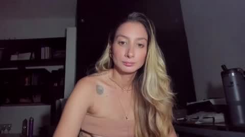 Snapshot of danikrosse chatting on 18, 9, 2025 Danik online show from 18, 9, 2025