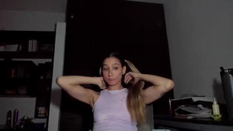 Snapshot of danikrosse chatting on 20, 9, 2025 Danik online show from 20, 9, 2025