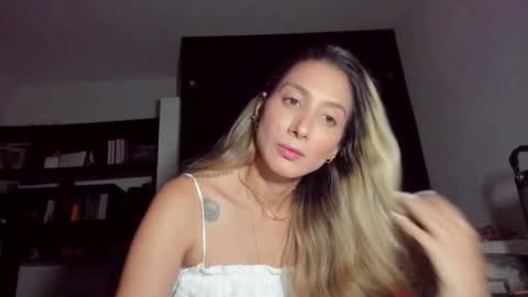 Snapshot of danikrosse chatting on 26, 9, 2025 Danik online show from 26, 9, 2025