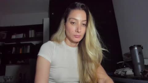Snapshot of danikrosse chatting on 29, 9, 2025 Danik online show from 29, 9, 2025