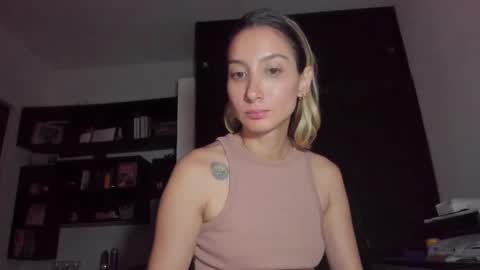 Snapshot of danikrosse chatting on 6, 10, 2025 Danik online show from 6, 10, 2025