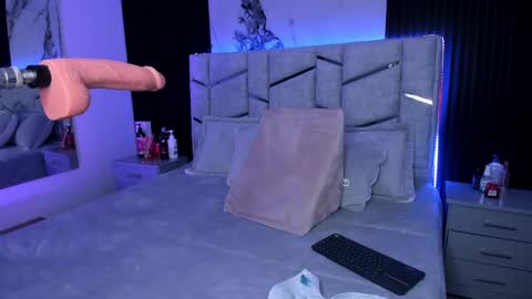 Dani Phonenix online show from 18, 1, 2025