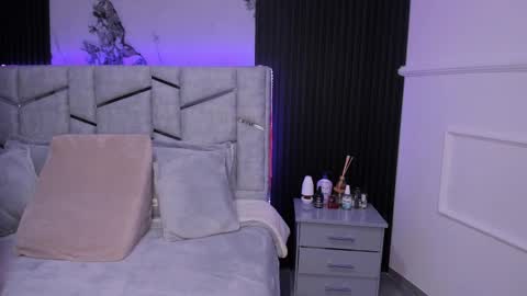 Dani Phonenix online show from 20, 2, 2025