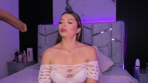 Dani Phonenix online show from 5, 3, 2025