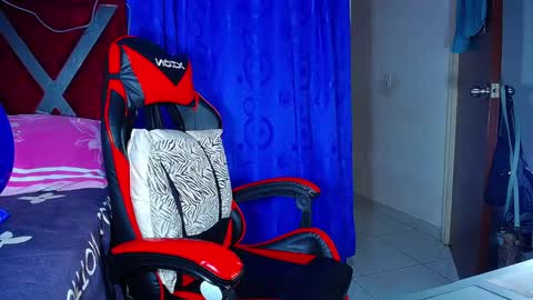 Snapshot of danisabrownn chatting on 5, 3, 2026 danisabrownn online show from 5, 3, 2026