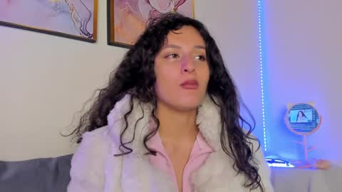 Danna Lovs online show from 28, 1, 2025