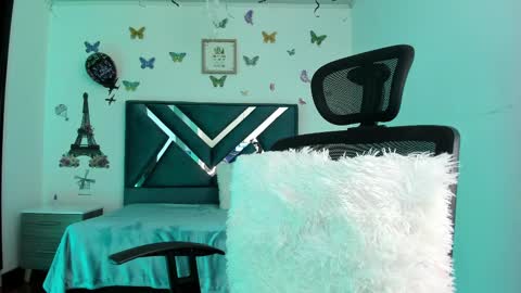 Danna martinezz online show from 10, 2, 2025