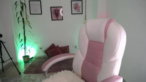 Snapshot of danna_rouse_ chatting on 25, 4, 2026 Danna online show from 25, 4, 2026