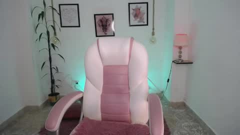 Snapshot of danna_rouse_ chatting on 13, 5, 2026 Danna online show from 13, 5, 2026