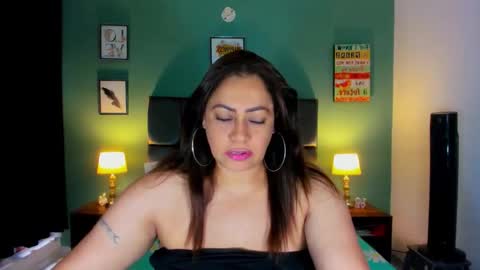 Hilary online show from 8, 2, 2026