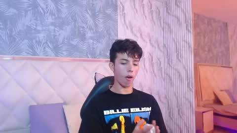 Snapshot of danni_tay chatting on 19, 5, 2026 danni_tay online show from 19, 5, 2026