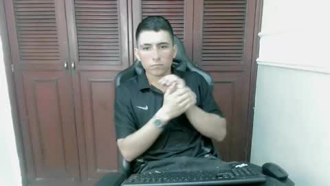 Snapshot of dannyt_hot chatting on 17, 11, 2025 dannyt_hot online show from 17, 11, 2025