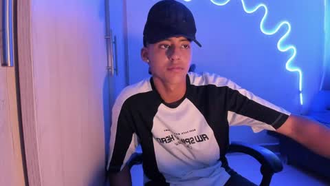 Snapshot of dante_martinez1 chatting on 20, 4, 2026 dante_martinez1 online show from 20, 4, 2026