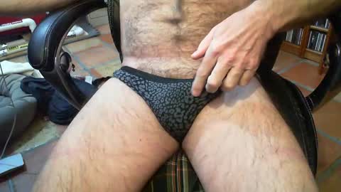 Snapshot of dantravis32 chatting on 18, 11, 2025 DanTravis online show from 18, 11, 2025