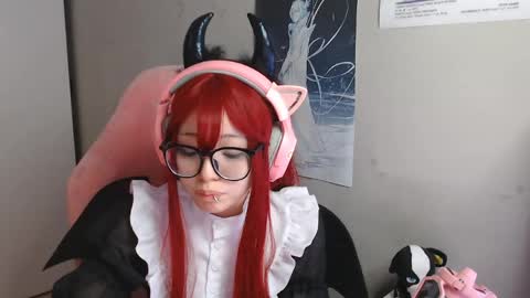 Snapshot of danyelleeyermann chatting on 7, 5, 2026 danyelleeyermann online show from 7, 5, 2026