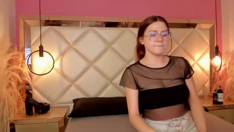 daphne_and_roger online show from 3, 10, 2025
