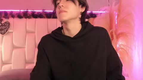 daphne_and_roger online show from 5, 3, 2026