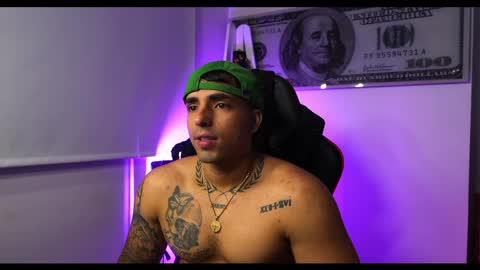 Snapshot of darius_phoenix chatting on 12, 2, 2025 Darius Phoenix online show from 12, 2, 2025