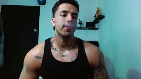 Snapshot of darius_phoenix chatting on 21, 11, 2025 Darius Phoenix online show from 21, 11, 2025