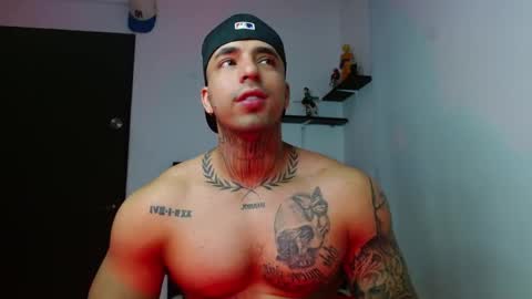 Snapshot of darius_phoenix chatting on 28, 11, 2025 Darius Phoenix online show from 28, 11, 2025