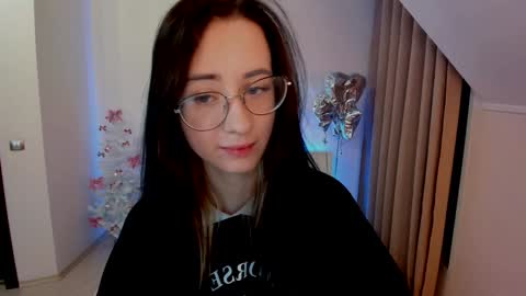 Lola online show from 1, 1, 2025