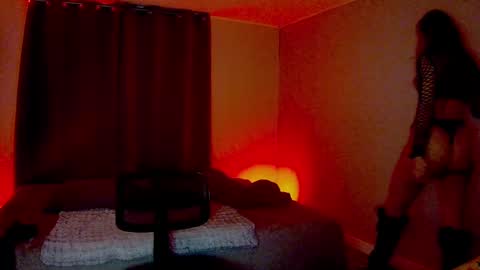 Snapshot of darkskullmistress chatting on 2, 2, 2025 roseredgoddess online show from 2, 2, 2025