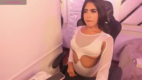 Darla santos  online show from 8, 11, 2025