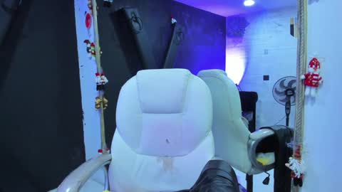 Snapshot of darlingbdsm_ chatting on 22, 12, 2024 Darling online show from 22, 12, 2024